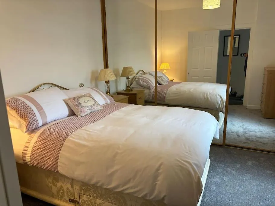 Home From Home - 3Bed North Belfast 0*,  Reino Unido