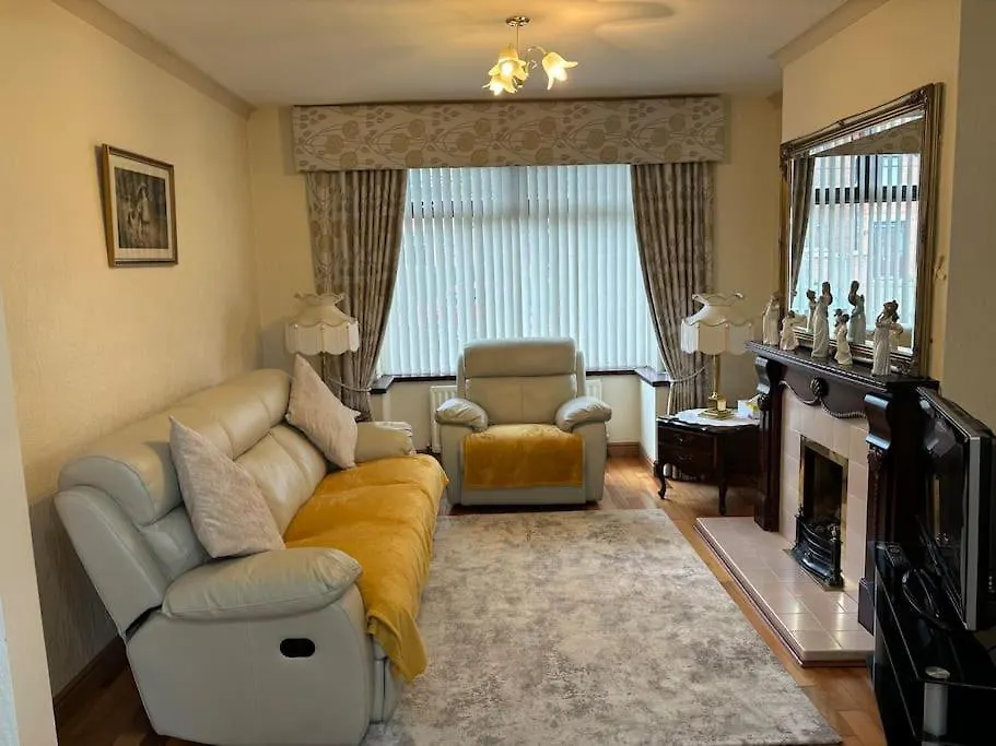 בלפסט Home From Home - 3Bed North